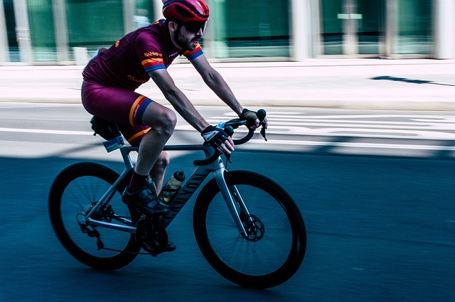 们更应强调